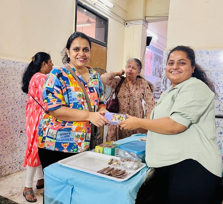 Sneha Majgaonkar Marathi TV Actress Visiting our stall at Vile Parle Mumbai