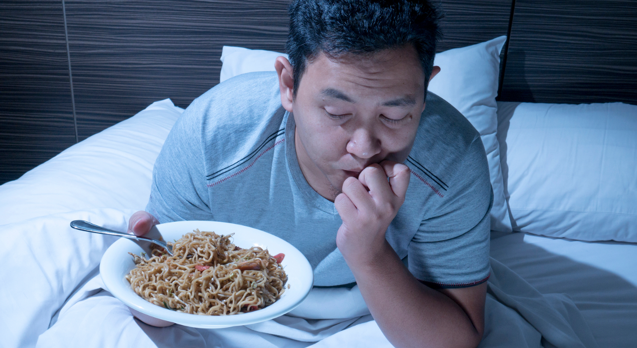 How Late-Night Snacking Affects Digestion, Sleep and Weight
